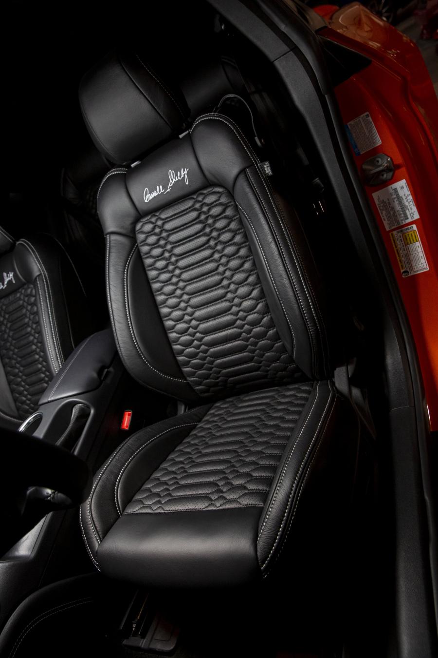 Интерьер Shelby Super Snake Carroll Shelby Signature Series 2020 года  (фото 42 из 44)